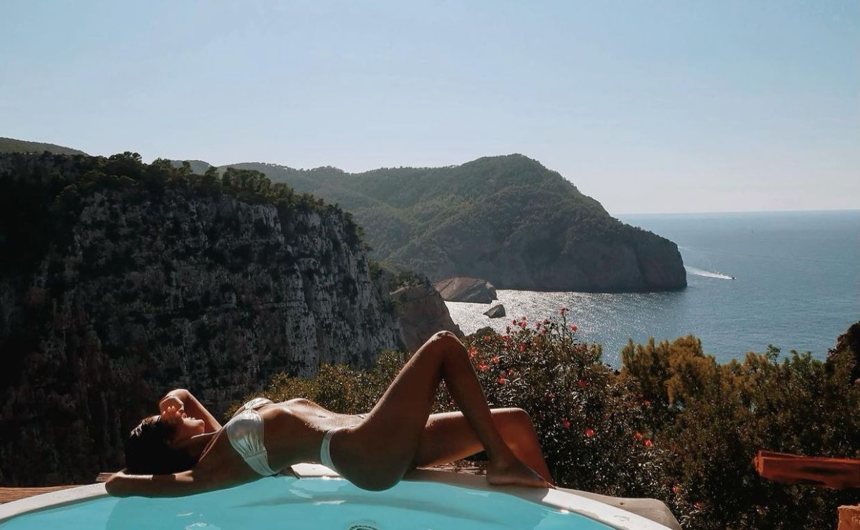 Moda playa verano 2024, bikinis y bañadores